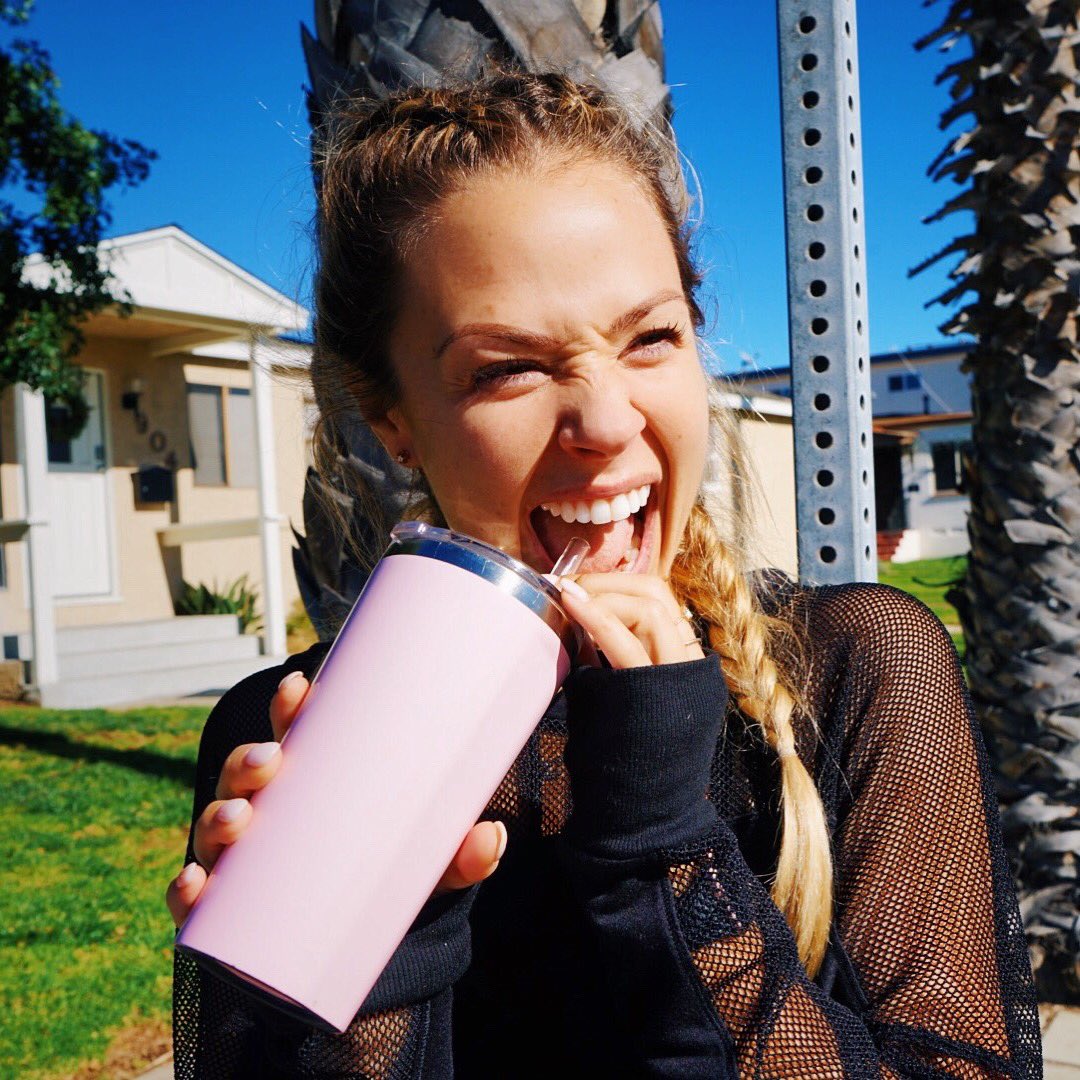 itskarakay's tweet photo. How I feel when people start drinking out of glass straws and stop polluting the planet with plastic #savetheturtles #BPAfree #igotmineonamazon #notapaidpartnership #imjustpassionate https://t.co/G2VLGmLb50