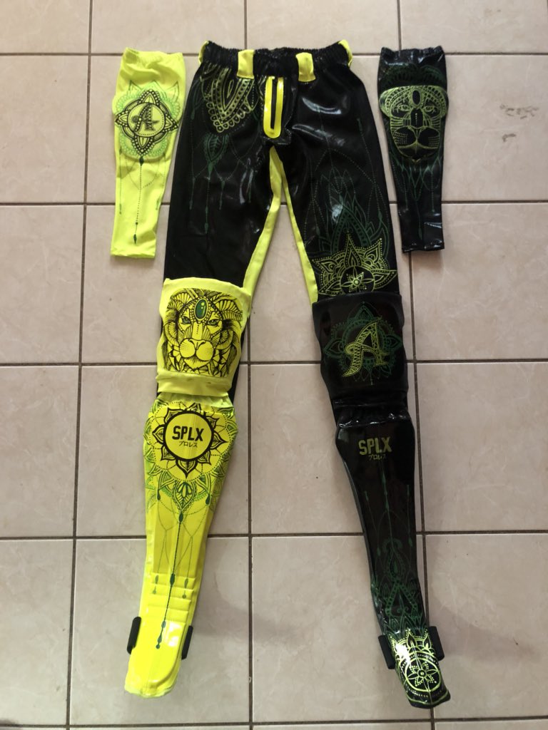 OscarShockDG's tweet photo. Ready to shipping to Spain to my bro @AngelicoAAA @SuplexWrestling #ShockDesign #GreeTeam https://t.co/34cHtrh98w