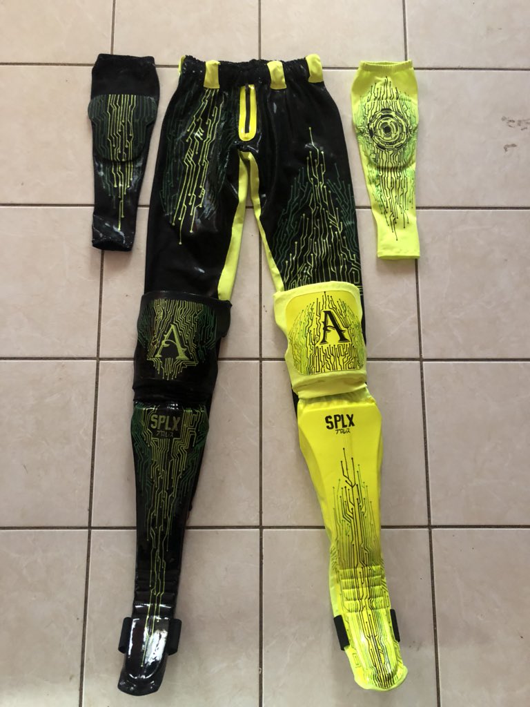 OscarShockDG's tweet photo. Ready to shipping to Spain to my bro @AngelicoAAA @SuplexWrestling #ShockDesign #GreeTeam https://t.co/34cHtrh98w