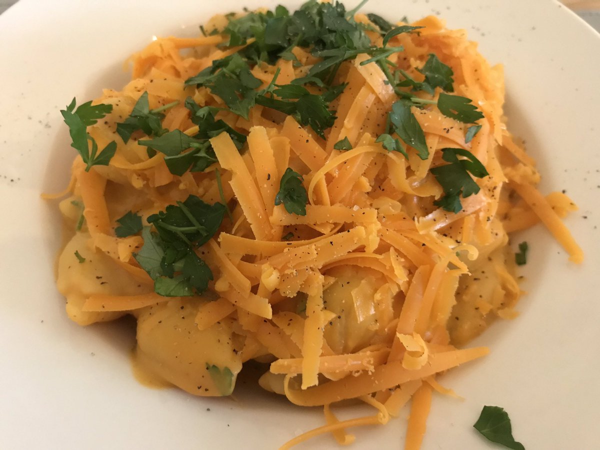 AmandaHewish's tweet photo. @thebodycoach’s dreamy creamy Butternut Pasta 😍 luuuush! Loving the new Veggie Lean In 15 👍🏻#VeggieLeanin15 #thebodycoach #joewicks https://t.co/wnk3dqH1L1