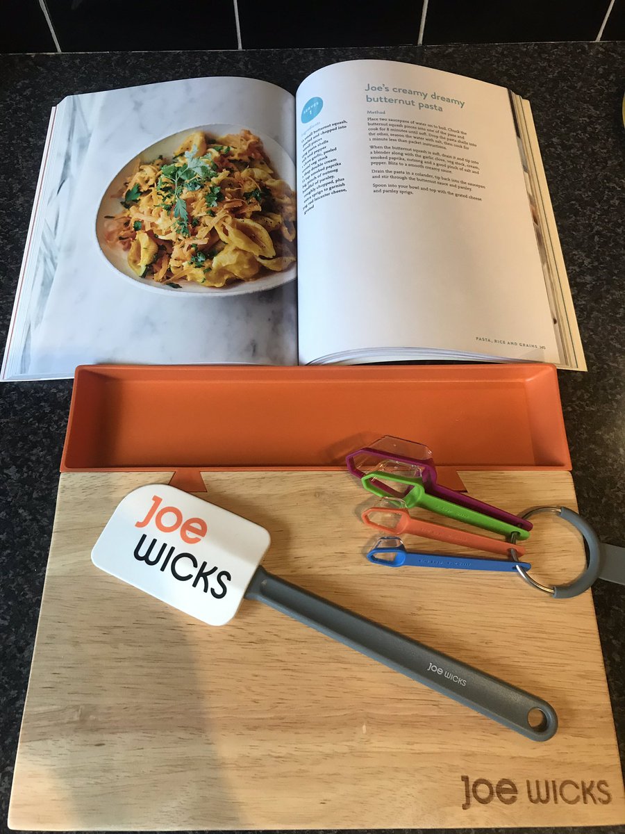 AmandaHewish's tweet photo. @thebodycoach’s dreamy creamy Butternut Pasta 😍 luuuush! Loving the new Veggie Lean In 15 👍🏻#VeggieLeanin15 #thebodycoach #joewicks https://t.co/wnk3dqH1L1