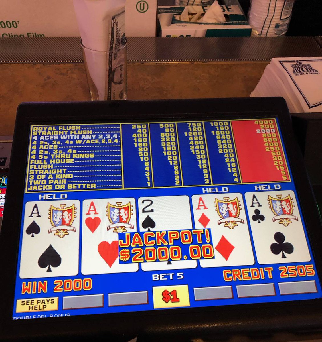 4QueensLV's tweet photo. #luckylady from Georgia playing an #IGT #doubledoublebonus #videopoker machine hit #aceswithakicker for $2,000! https://t.co/nWap2Ox7Zp