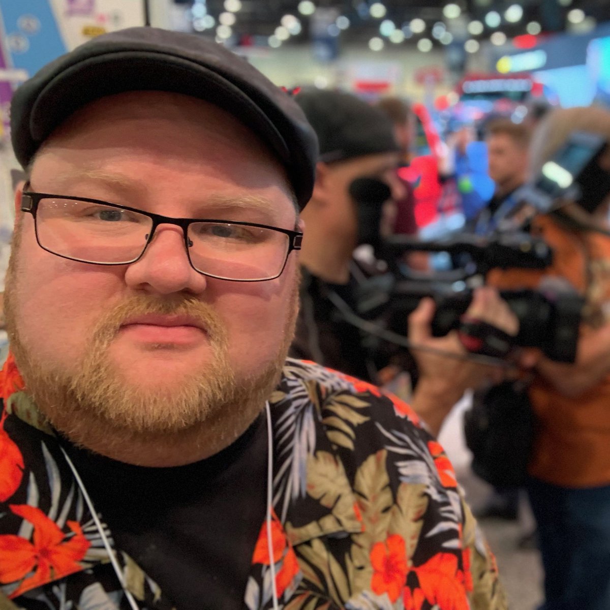 editordlwatson's tweet photo. At #SEMAShow2018 shooting content for #SeasonX of #GraveyardCarz. #Filmmaking #Directing #Producing https://t.co/CjOcoqLXsc