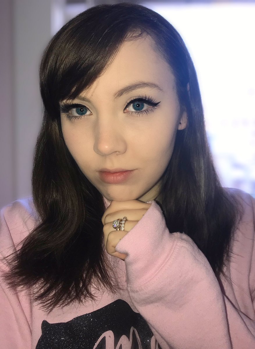 MountainPixie_'s tweet photo. New year new me babyπ€ #newyear #newme #darkbrownhair #slay #feelingbeautiful #loveit #newcolor #newhair #redaspenlove #MamaBearMUA #makeup #cosmetic #cosmetics #eyeshadow #eyes #beauty #lashes #Makeupbabes #eyebrows #hair #haircolor https://t.co/yugBMqcmRR