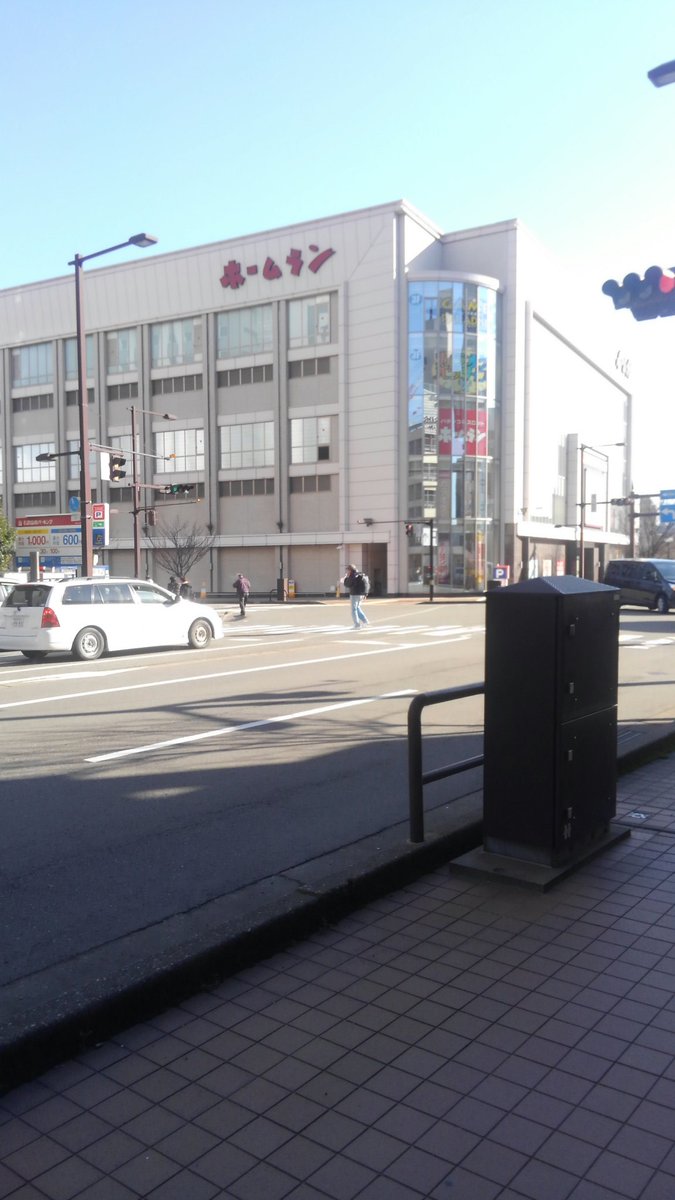 Uodeg 石川 ゲーム パラダイス 金沢駅の兼六園口から徒歩八分 ホームラン の三階 二台あってスタートボタンが謎改造されている 左が鍵盤重め皿軽め右が鍵盤軽め皿重めのメンテで右のが好み 値段安い