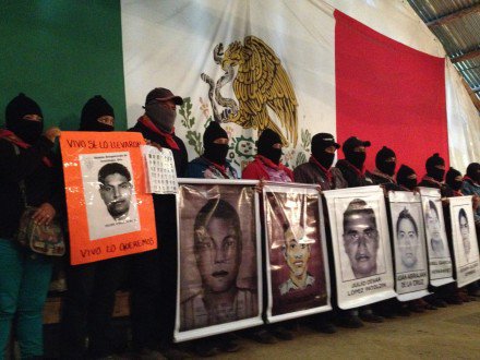  #EZLN apoya respetuosamente la digna lucha de los padres  #Ayotzinapa  http://enlacezapatista.ezln.org.mx/2014/11/15/palabras-de-la-comandancia-general-del-ezln-en-voz-del-subcomandante-insurgente-moises-al-terminar-el-acto-con-la-caravana-de-familiares-de-desaparecidos-y-estudiantes-de-ayotzinapa-en-el-caracol-d/ ahí siempre son recibidos con mucho cariño  #OtroMundoEsPosible