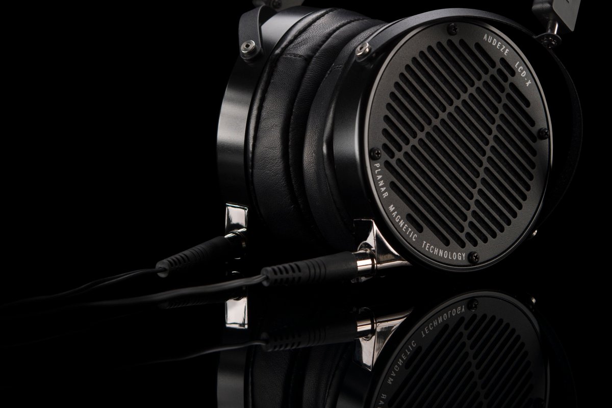 Audeze's tweet photo. Reflecting on the past. Looking forward to the future. 🌌 #tbt
•
What is your New Years' Resolution?
#Audeze #LCDX #NewYearsResolution #proaudio https://t.co/wVTavhPuvV