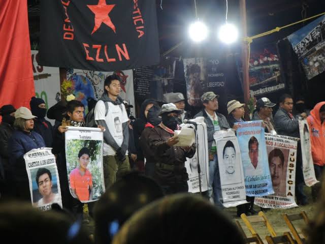  #EZLN apoya respetuosamente la digna lucha de los padres  #Ayotzinapa  http://enlacezapatista.ezln.org.mx/2014/11/15/palabras-de-la-comandancia-general-del-ezln-en-voz-del-subcomandante-insurgente-moises-al-terminar-el-acto-con-la-caravana-de-familiares-de-desaparecidos-y-estudiantes-de-ayotzinapa-en-el-caracol-d/ ahí siempre son recibidos con mucho cariño  #OtroMundoEsPosible