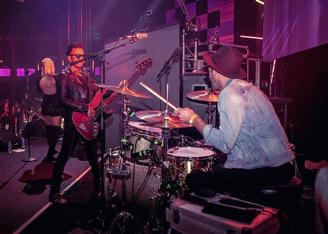 Getting into the groove with my rhythm brother <a href="/danhawk84/">Daniel Escorza</a> 
#live #band #party <a href="/coyotepartyband/">Coyote Party Band</a> #partyband #livemusic #music #concert #gig #entertainment #performance  #bass #bassist  #production #festival #roundhouse #london #ldn bit.ly/2BWASmR