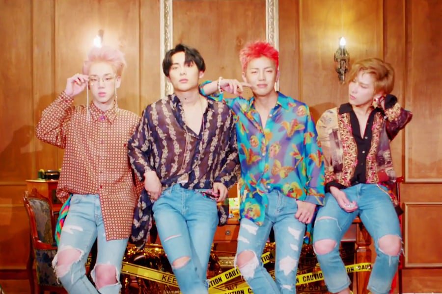 A. Take on face. E корейская группа вау. Девушка мажет лицо кремом. E сэюн.