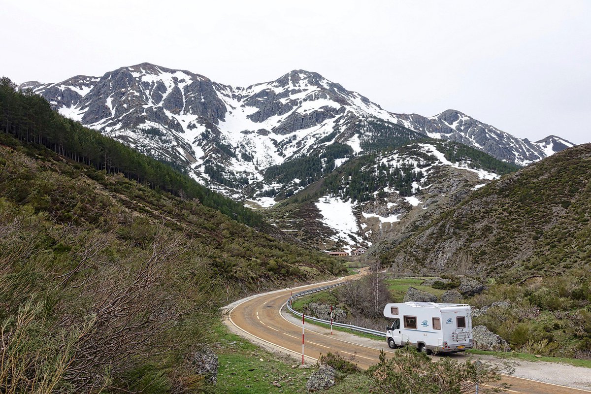 GeneratorsDirec's tweet photo. RV season is coming. Do you have the right generator for the road? https://t.co/O1c2VYkuQm #PEDtips https://t.co/YXZk0NDEwa