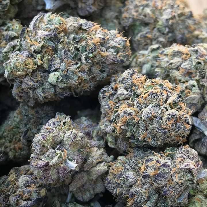 We gonna fight against scammers so we gain back our customers.scammers spoiling our sales.please be wise not get dumped by these guys.Dm us for real deliveries