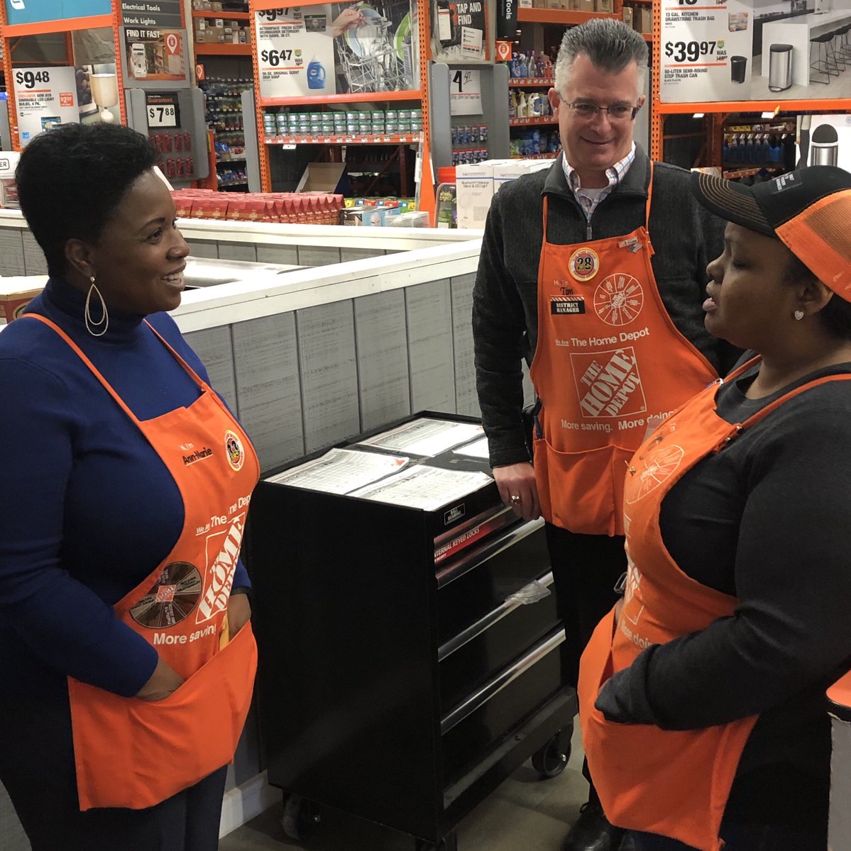 24_Bryon's tweet photo. @0805KimberlyH getting  recognized by @AMCTHD for her outstanding leadership at the service desk  @SawyerLadawn @XConnollyJr @Prj384Paulette https://t.co/TwhmzOex5L