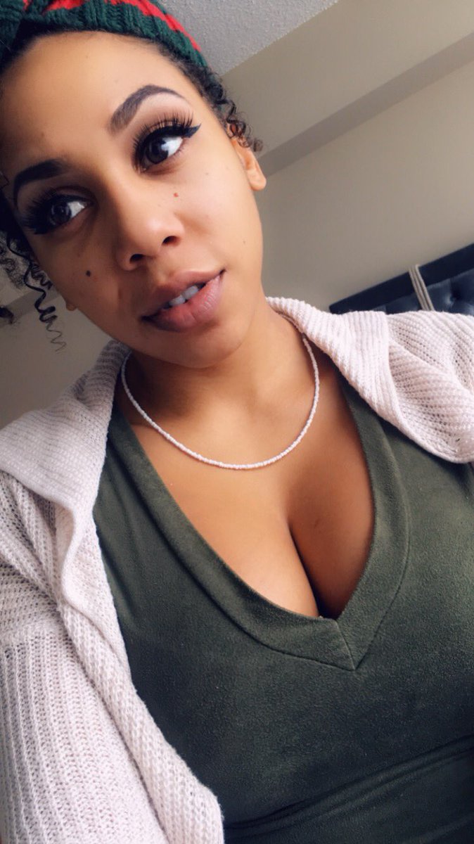 BeeToria's tweet photo. Hey! I’m Tor. Little bit about myself:

I’m 27, 28 in March 

I’m Ghanian and primarily Scottish

I was a stripper for 10 years 

I love cats. https://t.co/EpCkP4kUHQ