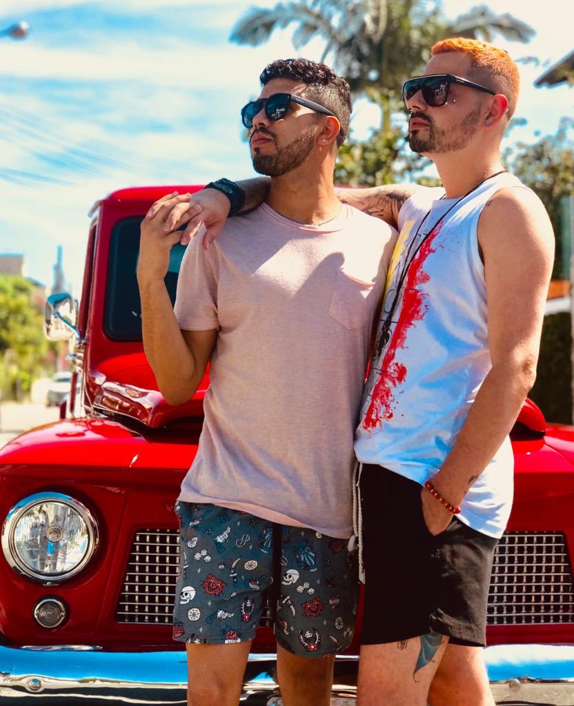 jhoribs's tweet photo. Temos o horizonte além do mar,
ainda temos tanto amor pra dar. ❤️🥰👬 #amor #love #floripa #beach #pride #casal #gay #boyfriend #orgulho #familia #umsinal #resistencia #resist #paz #felicidade #vida https://t.co/9s23ACXxWh