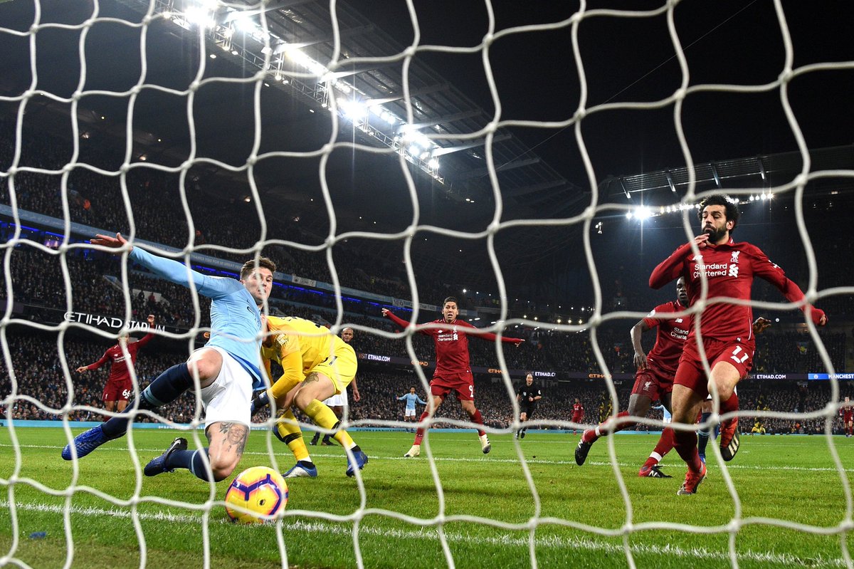 MCIFrance's tweet photo. Le sauvetage de Stones sur sa ligne. #MCILIV https://t.co/1Ns2qQ4AU9