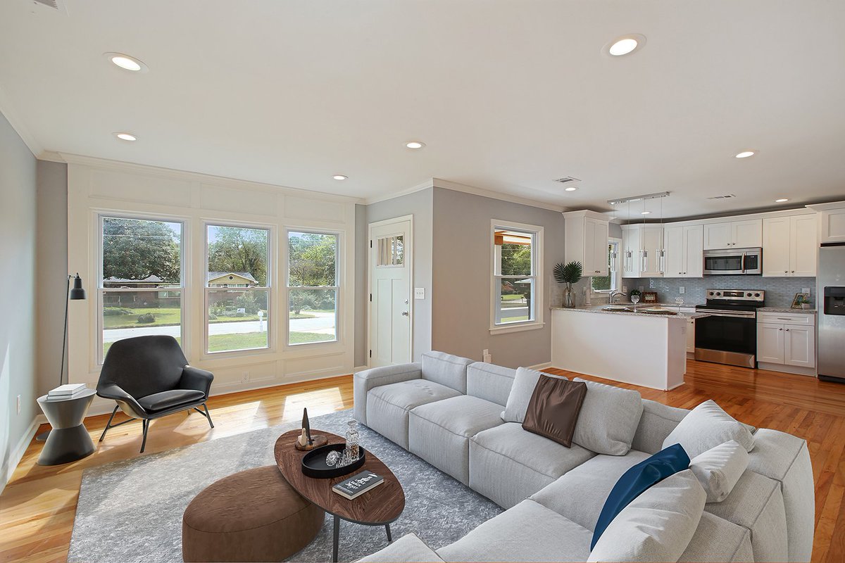 WRTheCollective's tweet image. This airy home in @DowntownDecatur was built in 1955 but has since been completely restored to feature stunning hardwoods, modern lighting, and more, while also keeping the historic #ranch style of the home. See more of this renovated @ItsInDeKalb charmer: bit.ly/2Qkkodl