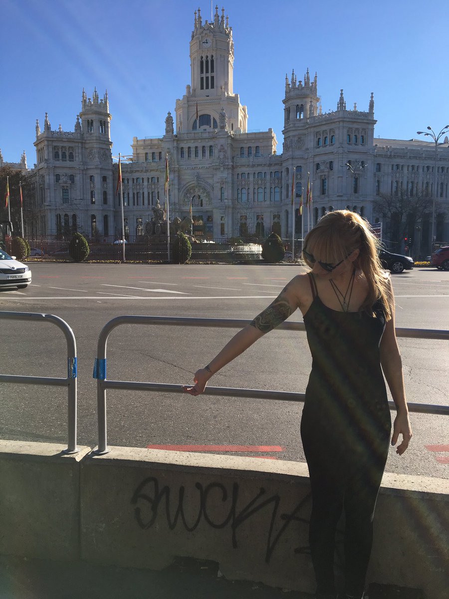 Marlyy21's tweet photo. Por cierto, hace unas semanas me tatué la Cibeles y aunque no dio tiempo a poderla acabar, este momento fue mágico. 💫 https://t.co/oDhtIFil4d