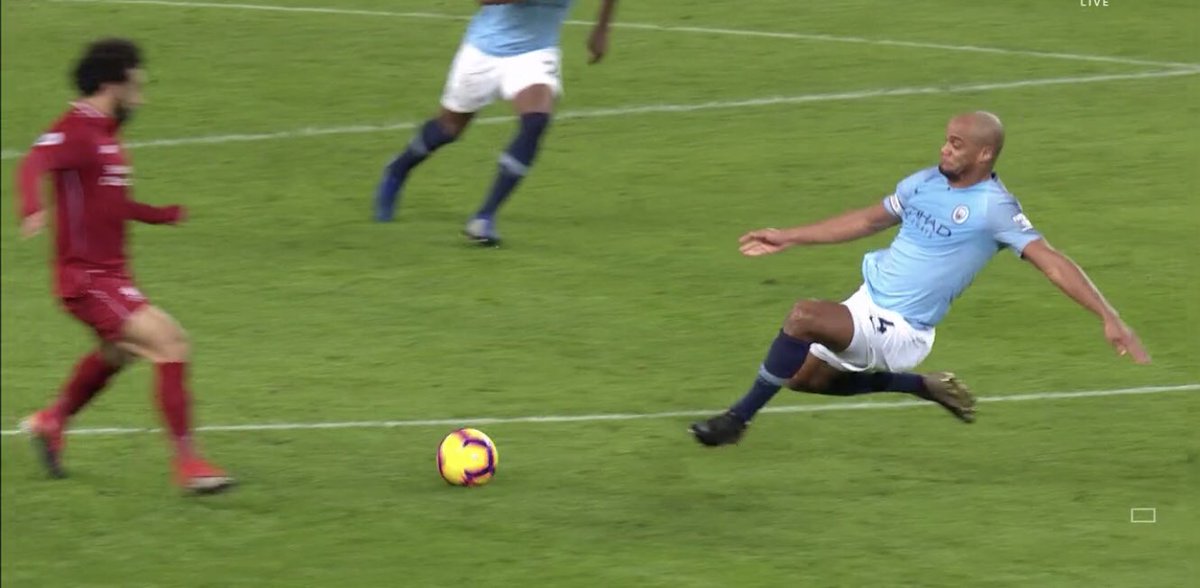 BenDinnery's tweet image. Klopp: “I really like Vincent Kompany but how on earth is that not a red card? He is last man and he goes in. If he hits Mo [Salah] more he is out for the season. It is not easy for the ref and he may not see it how I see it.” 

#MCFC #LFC