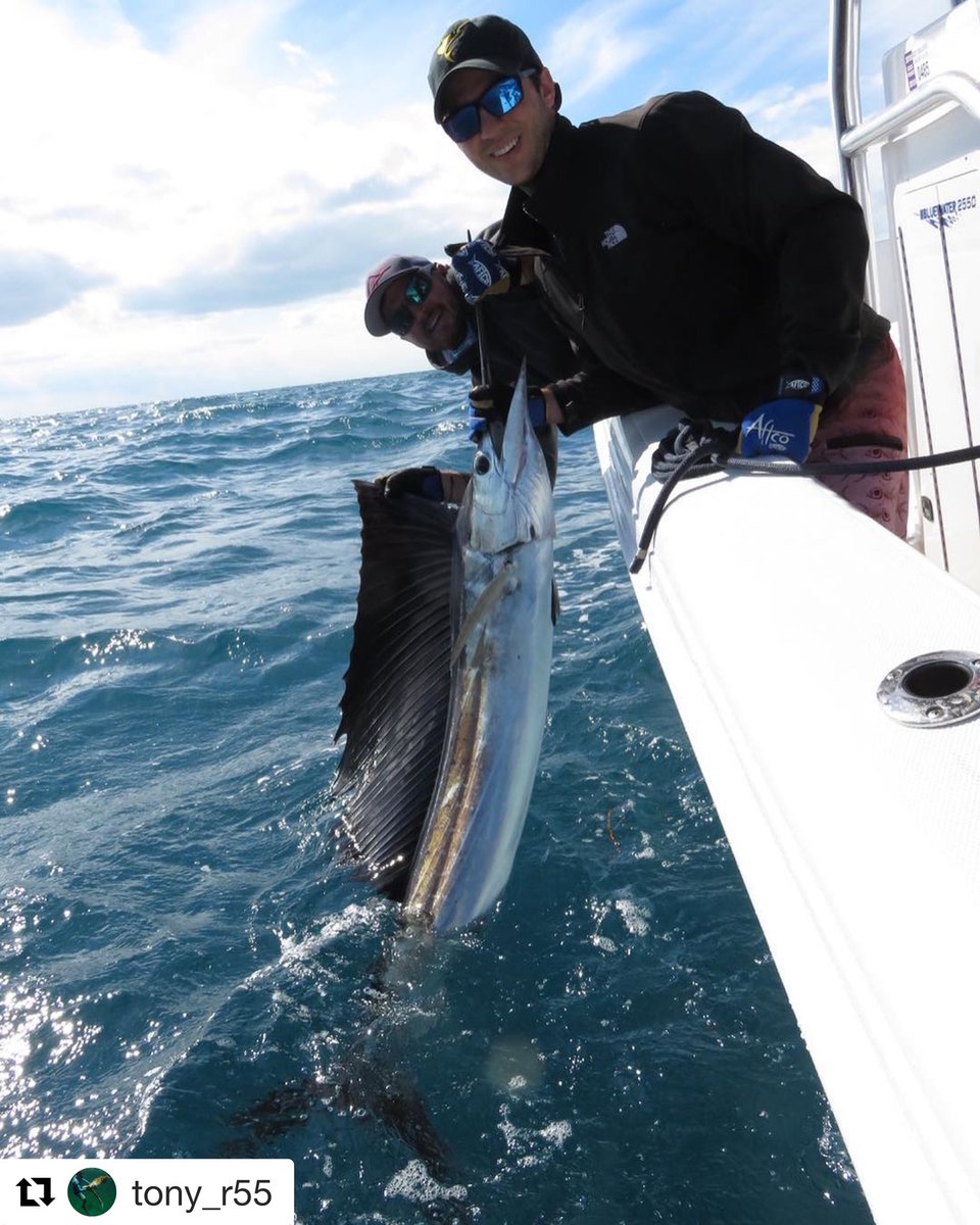 CaptHarrys's tweet photo. #Throwback to last week on #ChristmasDay! Great pic and catch and sweet hat😉 thanks for sharing, @tony_r55! #CaptHarrys #CaptHarrysFishingSupply #SaltwaterFishing #Holidays #HolidayFishing https://t.co/v9ngnsMfEp