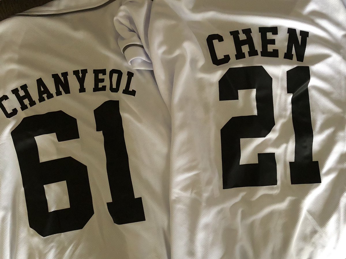 FitnessFrom's tweet photo. They arrived!! I ordered one for me and my daughter! Since I don’t have a bias, I closed my eyes and picked. Eventually I want to have a jersey from all 9! 😊♥️
@weareoneEXO @layzhang @B_hundred_Hyun #EXO #EXO_11MILLION_SELLER #EXO_DontMessUpMyTempo #EXOBest #엑소 https://t.co/RegxV5LyRJ