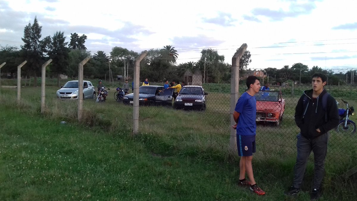 elrio33's tweet photo. Por comenzar la práctica de la selección de Treinta y Tres. Previo con info que llega desde la gremial. Continúa la incertidumbre sobre el comienzo, los olimareños no han firmado cesión de Derechos https://t.co/KjPMSNNdfv