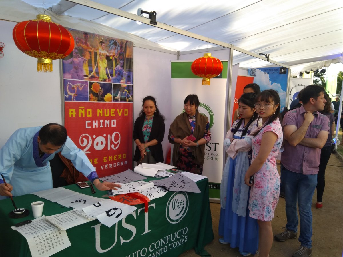 ConfucioUST's tweet photo. El #ICUST en el lanzamiento de las actividades del #Verano2019 en #ViñadelMar presentando el #AñoNuevoChino2019 qie se realizará el 20 de enero
#culturachina #AñodelCerco https://t.co/yl8hKX2Kxq