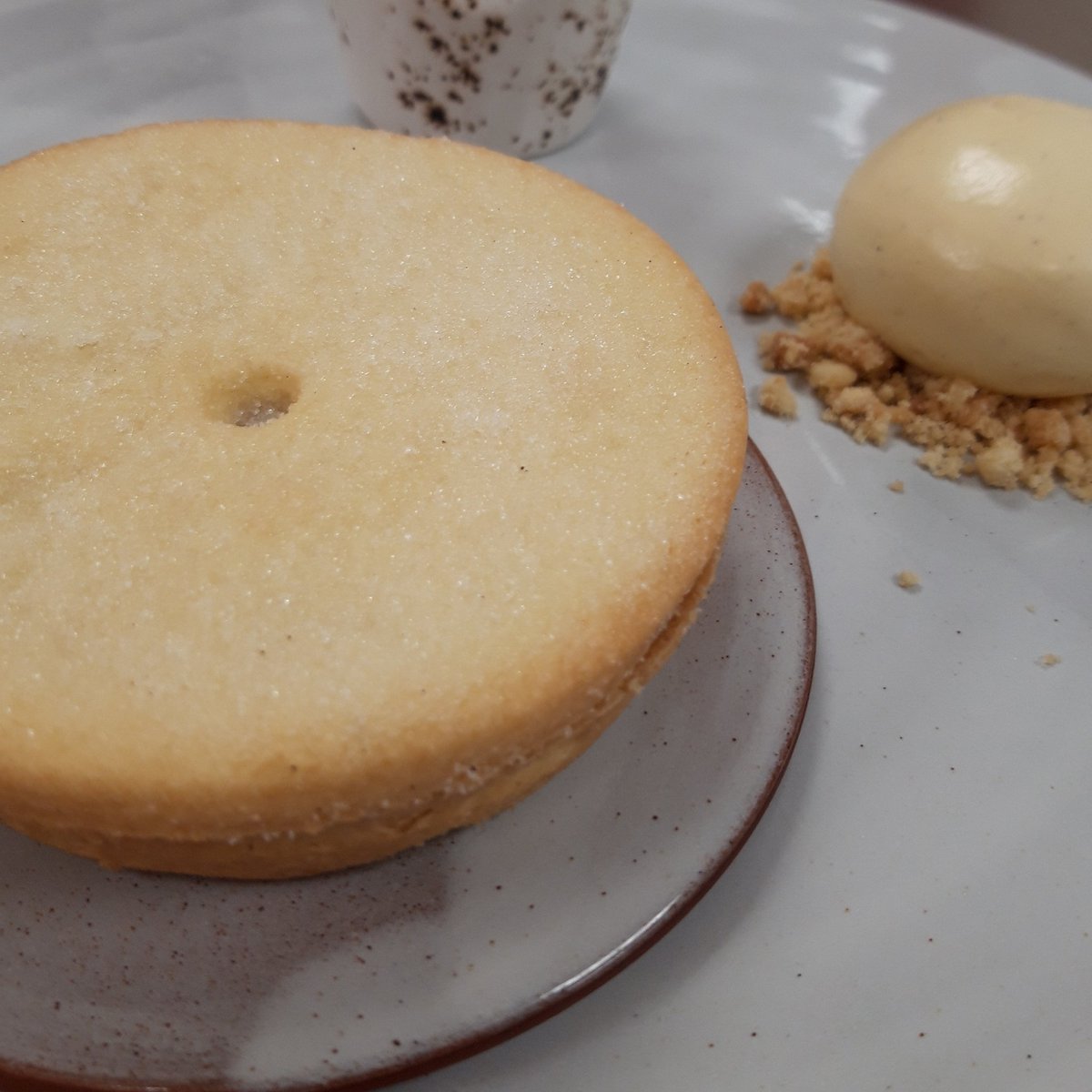 chefrichard7's tweet photo. Classic apple pie @FoxhillManor #fruitypie #foxhillmanor #winterwarmer #classic #picoftheday @ChefMartinBurge https://t.co/i5iJ2auiDa