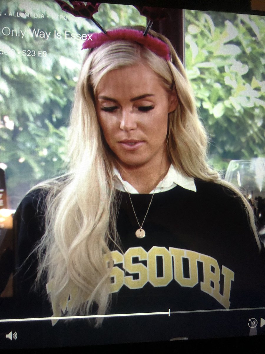 Not very active on Twitter but I had to get on here immediately when watching #TOWIE and saw this sweatshirt on @Chloemeadows! Go girl - that’s my uni! 💪❤️ Big fan! @Mizzou