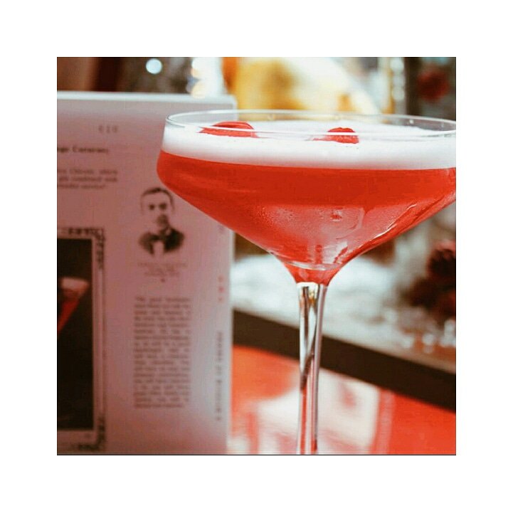 YA ESTÁ EN EL HORNO NUESTRO PRÓXIMO ARTÍCULO EN EL QUE CONTAREMOS LA HISTORIA DE PERICO CHICOTE CREADOR DE @museochicote 

Uno de los locales más conocidos y respetados de Madrid. Que ahora se está reinventando, ¿Queréis saber cómo? Muy pronto podréis saberlo.🍸
•