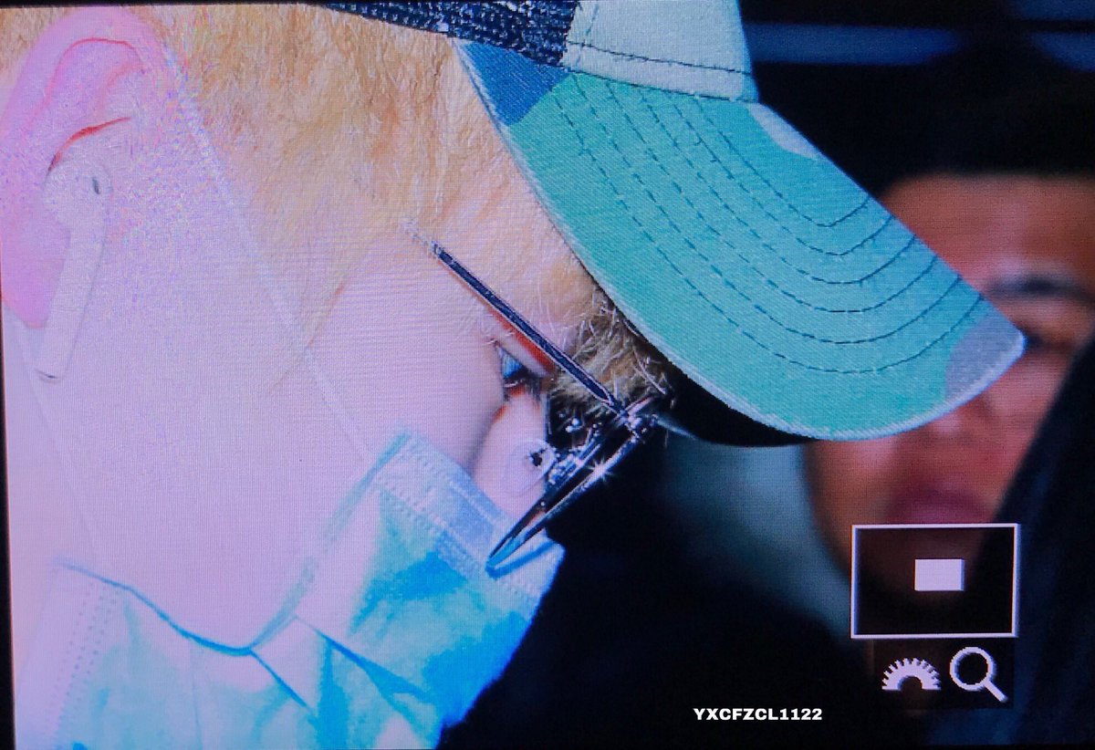 zclactivities's tweet photo. chenle in glasses (2018) ©yxcfzcl1122 https://t.co/bZfVI0Vop0