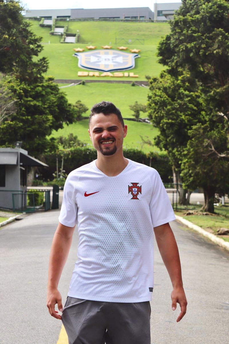 Fui mostrar aos zucas o que é um símbolo lindo 🇵🇹