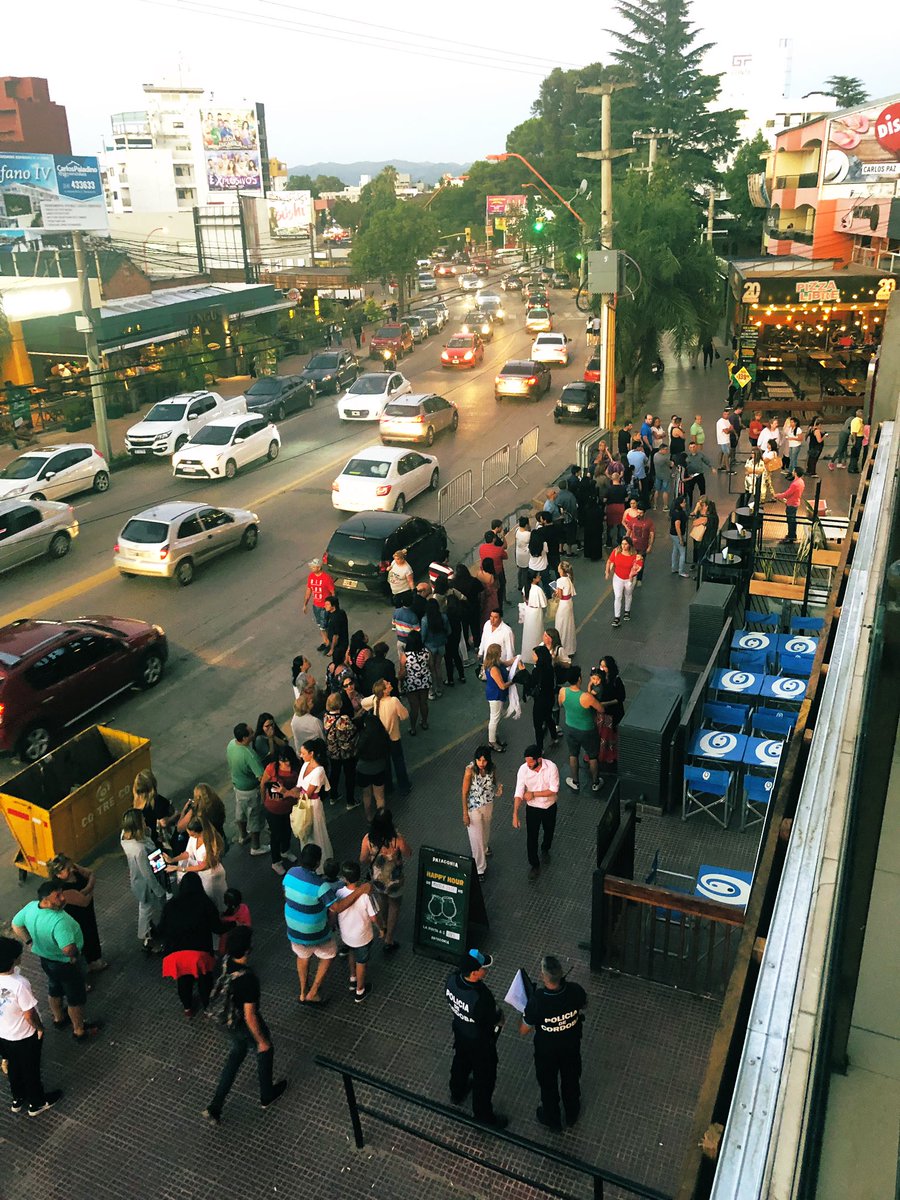 Impresionante cola en la boletería del Luxor para Siddharta, la obra número uno a nivel nacional, felicitaciones <a href="/flaviomendoza/">Flavio Mendoza</a> <a href="/kari_prince/">KARI ♡</a> <a href="/FacuMazzei/">Facundo.</a> <a href="/mirtawons/">mirta wons</a> <a href="/elFlacoPailosOk/">El flaco Pailos</a>