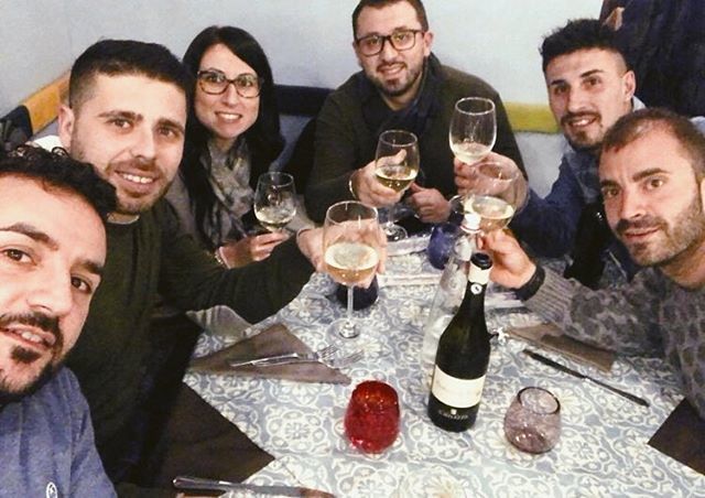 Jupeppe85's tweet photo. C’è chi va c’è chi viene noi restiamo sempre! #amicidaunavita 🔝🔝
.
.
.
#annata85 #friends #friend #fun #friendship #myfriends #sempreavantimaiindietro #happy#amicizia #amici #instagood #bestoftheday #instacool #style #goodfriends #goodtime #instalike… https://t.co/DviLIb2h9G https://t.co/NmIvOlfIQk