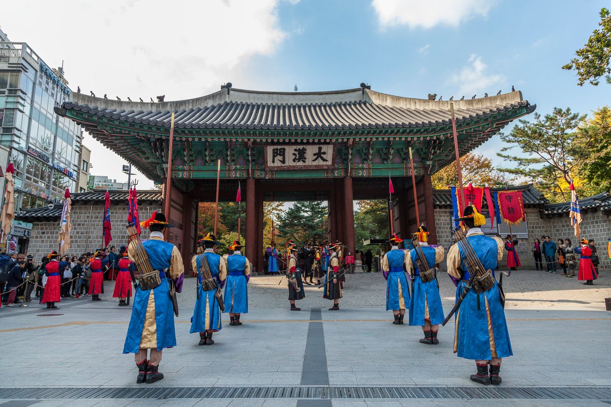 miceseoul's tweet photo. #1 reason to #MeetinSeoul: Seoul’s historical legacy. With over 2,000 years of history (600 of them as Korea’s capital), Seoul is home to a wealth of traditional landmarks and venues. Meeting participants can visit the city’s five royal palaces or trek the old city wall. https://t.co/CreowmShlK
