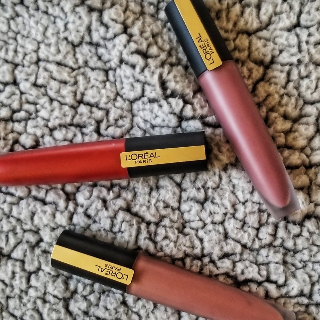 LauraNicoleW's tweet photo. So light they feel like nothing! Easy to apply too, I'll be needing more colors. 😉 Thanks @influenster for letting me try  #RougeSignature by L'Oreal Paris! https://t.co/ueWzdCU3vb