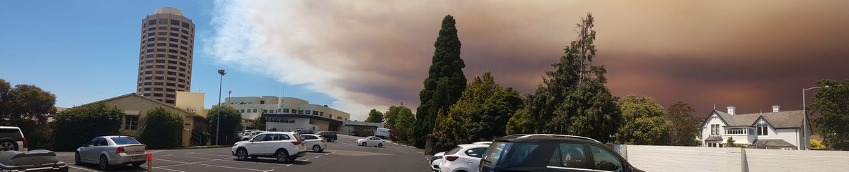 AstridGoss's tweet photo. Wow... #Tasmania #fire #smoke

Photos taken from #wrestpoint #sandybay

@abcnews https://t.co/yItERGVaUH