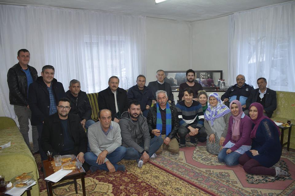 golhisarbld's tweet photo. Belediye Başkanımız Dr. Ramazan Canural, birim amirleri ile birlikte 7 Ocak 2018 Pazartesi günü Kütahya Hava Er Eğitim Tugay Komutanlığına vatani görevini yapmak üzere gidecek olan Bilgi-İşlem Sorumlusu Burak Üzümcü'yü evinde ziyaret ederek, hayırlı teskereler diledi. https://t.co/k7PnJOF3bZ