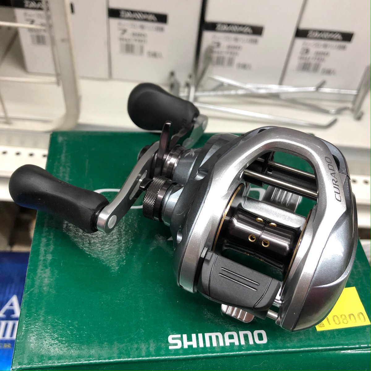 ueshimatsurigu's tweet photo. ☆特価商品☆

シマノ クロナーク CI4＋151 ¥15120(税込)

シマノ CITICA 201 ¥9072(税込)

シマノ CURADO 201 ¥10800(税込)

#上島釣具店 #釣り #釣具 #fishing #fishingtackles #シマノリール #シマノ #shimano #shimanofishing #リール #shimanoreels  #CITICA #CURADO #クロナーク #chronarch https://t.co/hK0SDYzk1f