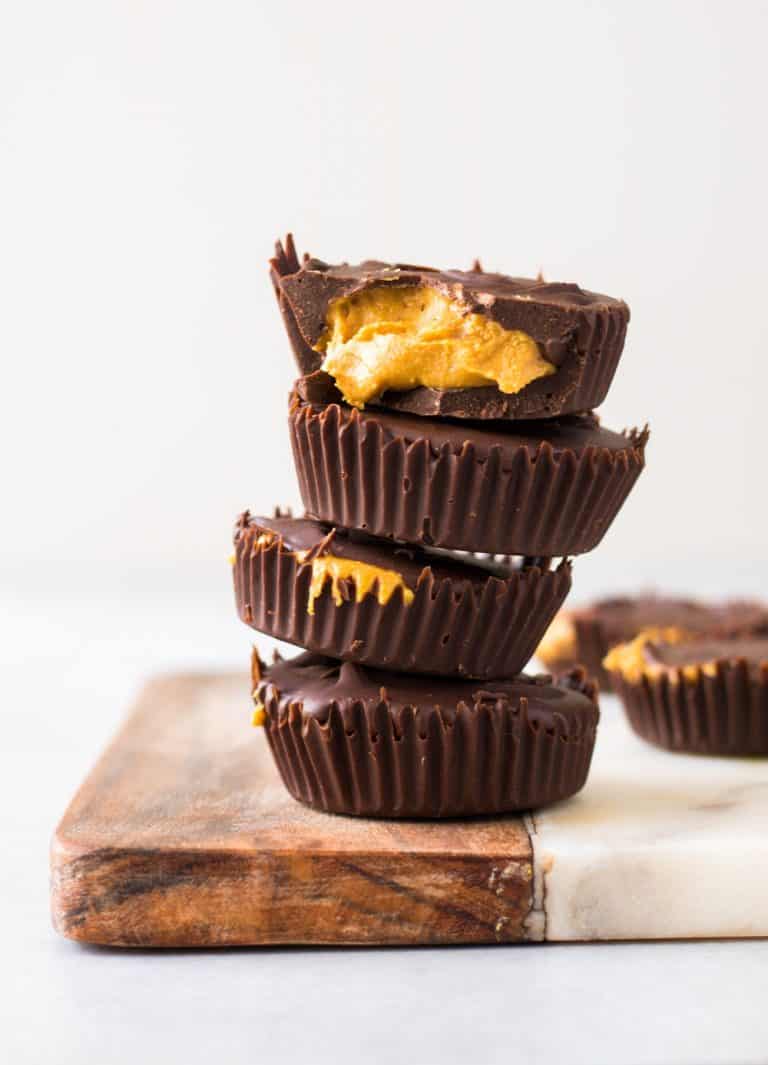 DeliciousPlants's tweet photo. @findingvegan My 2-ingredient peanut butter cups are a hit amongst new vegans: https://t.co/H5w44S8TGG https://t.co/SUWSsLDnhA