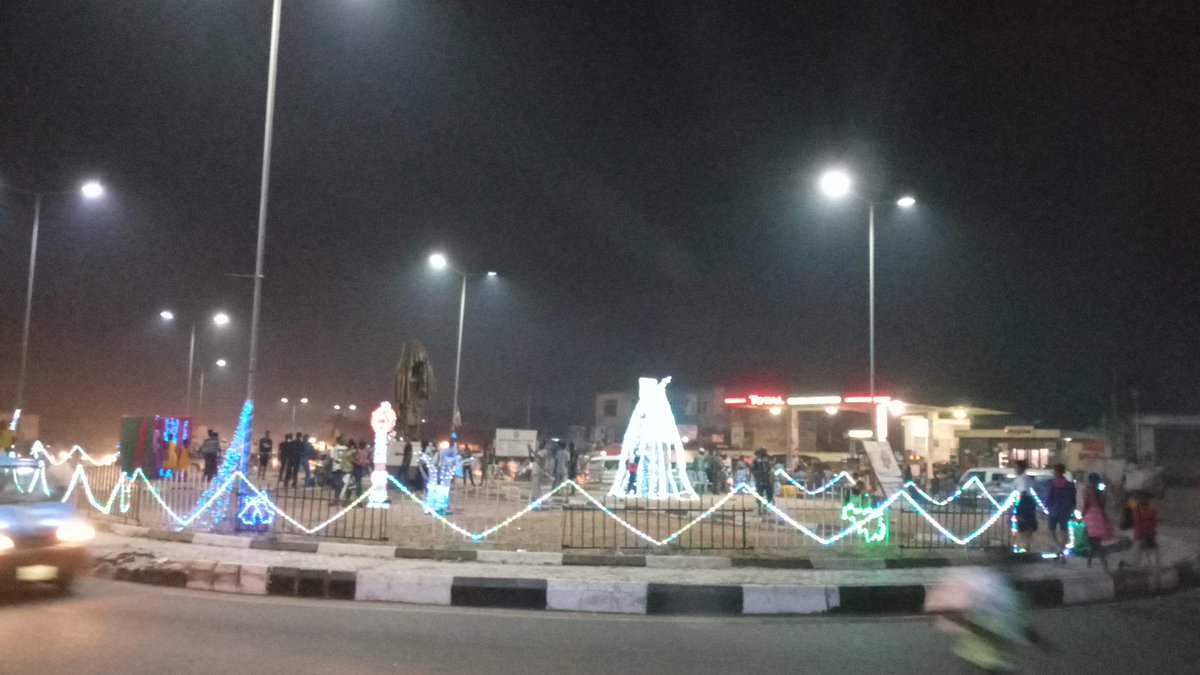 OsunObserver's tweet photo. Christmas decorations @ Old Garage roundabout, Osogbo. 2018/2019 
#OsunObserver https://t.co/3JeJnUDRl2