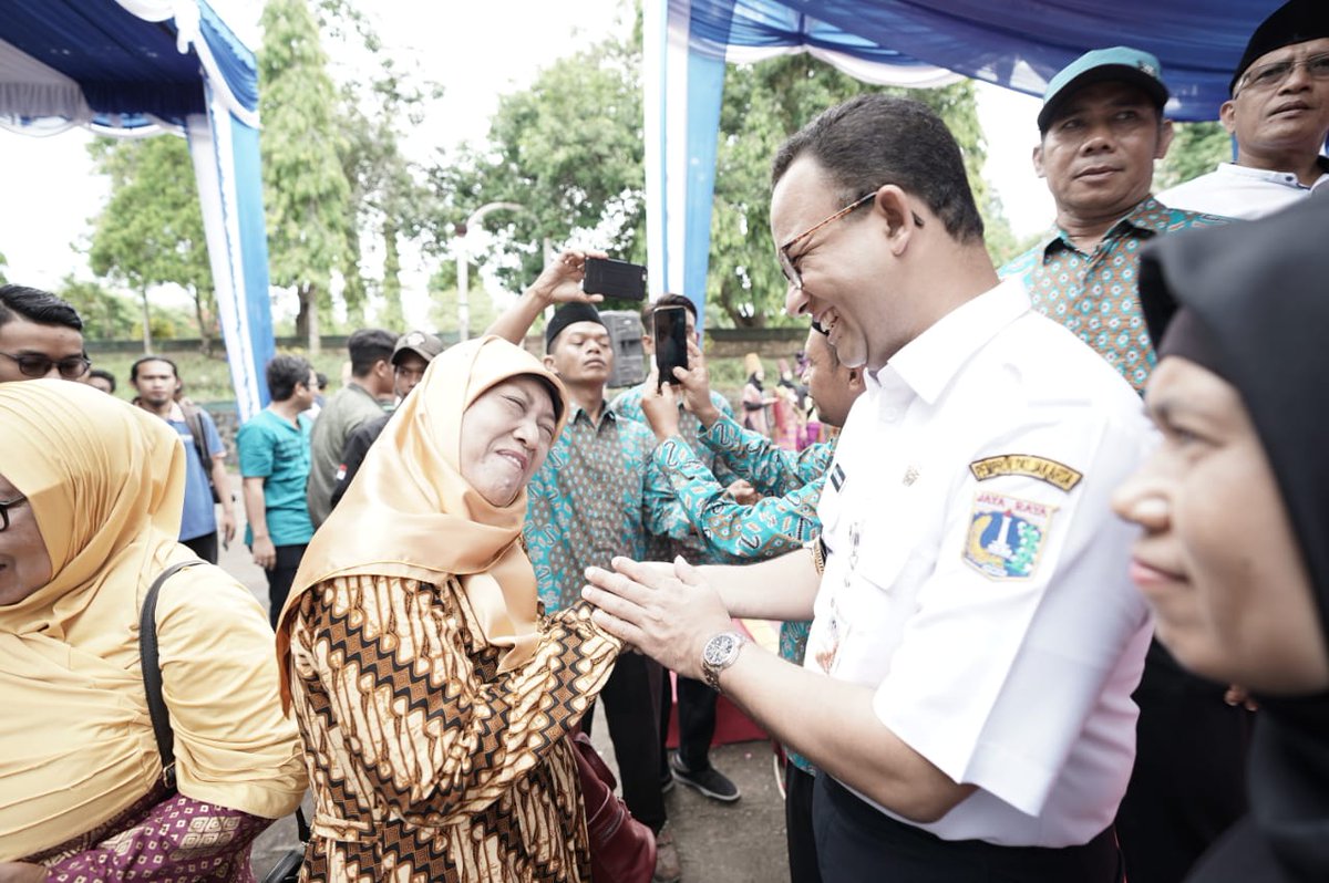 aniesbaswedan's tweet photo. Jakarta ini bukan hanya kota, tapi kita ibu kota, apa pun yg terjadi di mana pun di Indonesia, maka kita turut membantu sesama anak bangsa.⁣⁣
⁣⁣
Hari ini bersilaturahmi dgn masyarakat Lombok, menyampaikan salam dan amanat dari warga Jakarta.⁣⁣
⁣⁣
https://t.co/PvsZ60VRdZ https://t.co/kFMgJghJwM