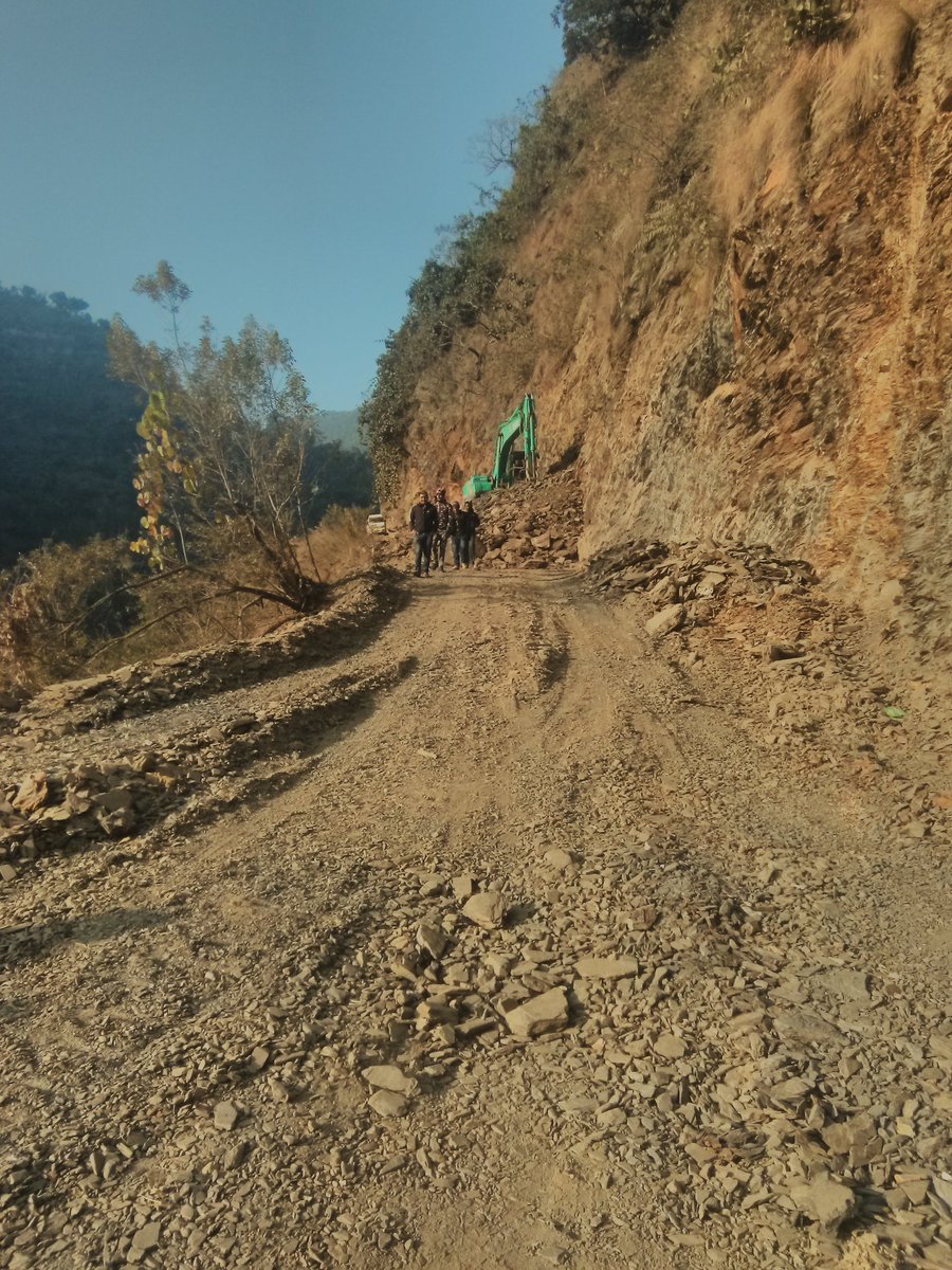 BasnetSambeg's tweet photo. Sadak bistarle road block. https://t.co/O1k0IdXWv1