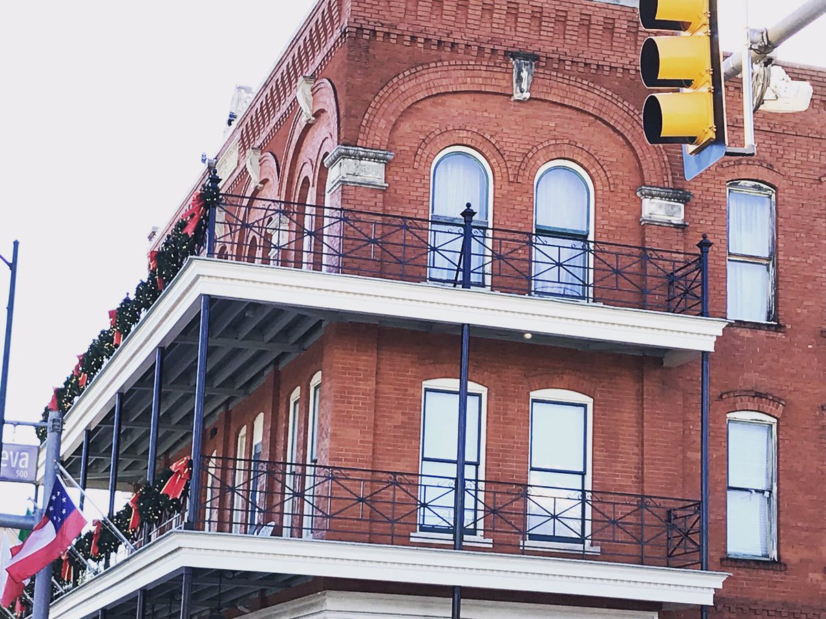 WeathertightRoo's tweet photo. In this case balconies serve a dual purpose, floor and roof. 😳

#floor #roof #balcony #balconydecor #balconydesign #balconyviews #balconylove #flooringideas #floordesign https://t.co/EoiPBSr2eZ