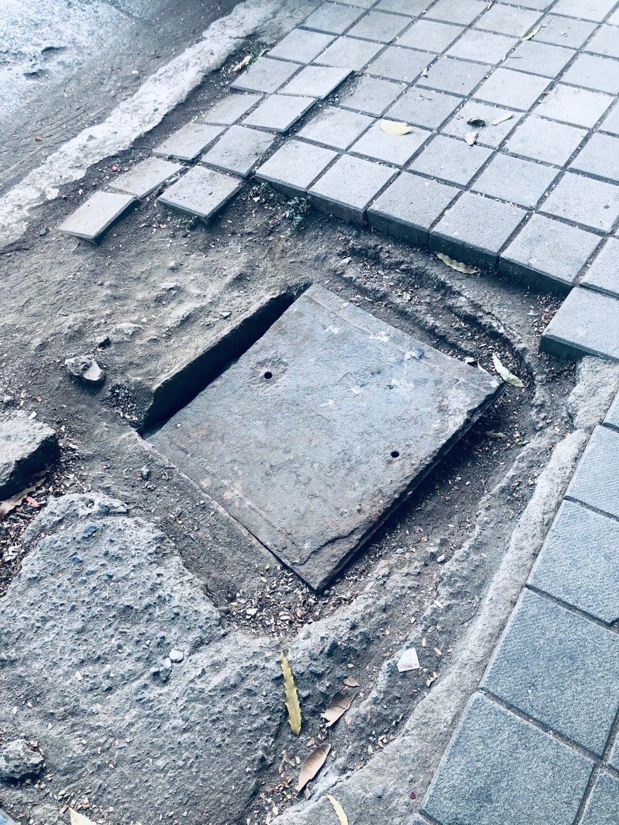 shahkruti31's tweet photo. @DisasterMgmtBMC There is an open loose manhole at the Ruby Mills signal at Dadar. Request you to kindly do the needful. The Ruby Mills compound houses many offices and is route is a daily commute for employees. https://t.co/VjH3KXRrTA