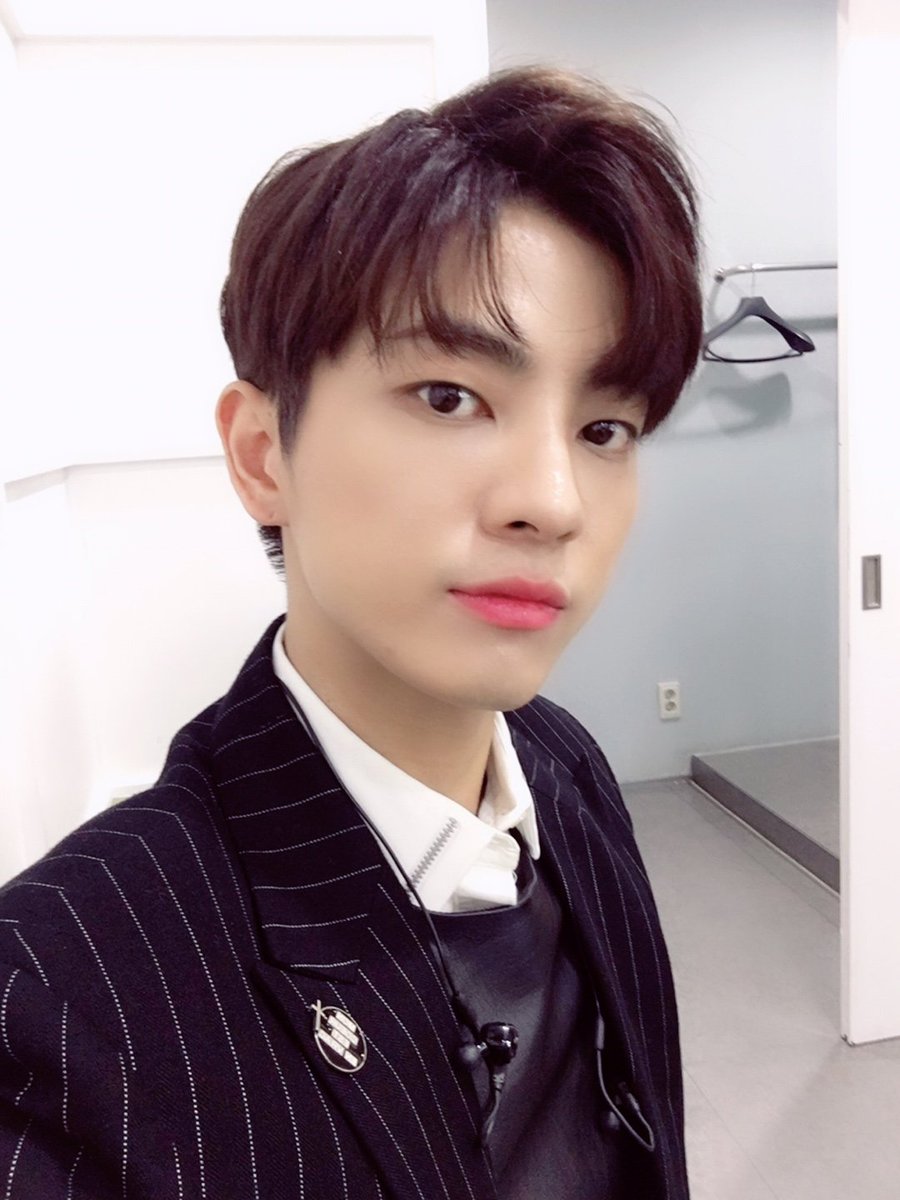 LEEWOO_OFFICIAL's tweet photo. 오늘밤 12시25분 드디어 유희열의스케치북에 출연합니다.
공일공 라이브 기대해주세요^^
#유스케 #이우 #leewoo #공일공 #live https://t.co/55AROyxtLY