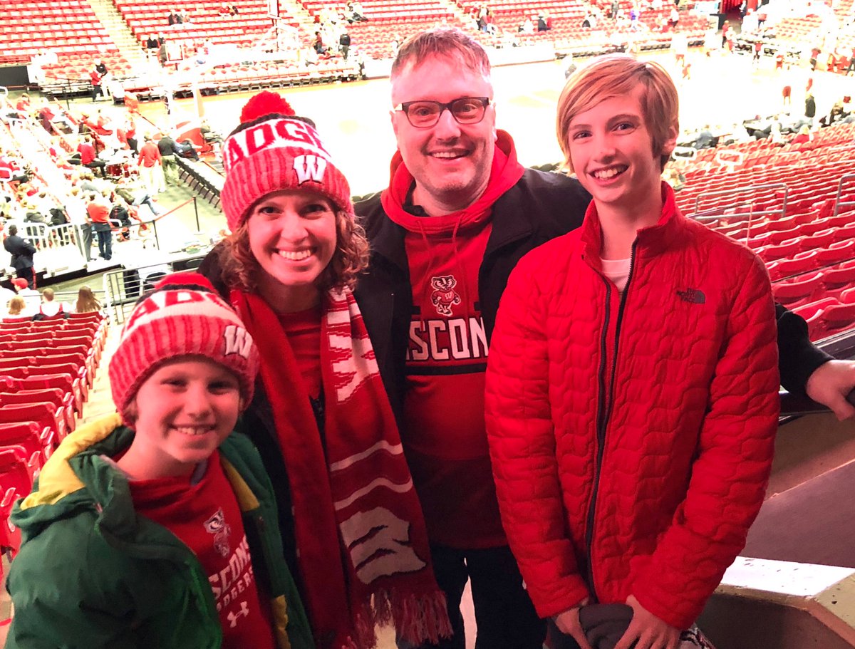 Celebrating a birthday while cheering on the Badgers! <a href="/BadgerMBB/">Wisconsin Basketball</a> #OnWisconsin #HappyBirthdayLevi