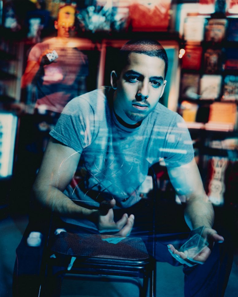 DavidBlaine_FC's tweet photo. Photographer Rafael Fuchs posted a rare portrait of @davidblaine taken for NY magazine, 90s.♠ #FuchsProjects https://t.co/e6FTYQ8IIY