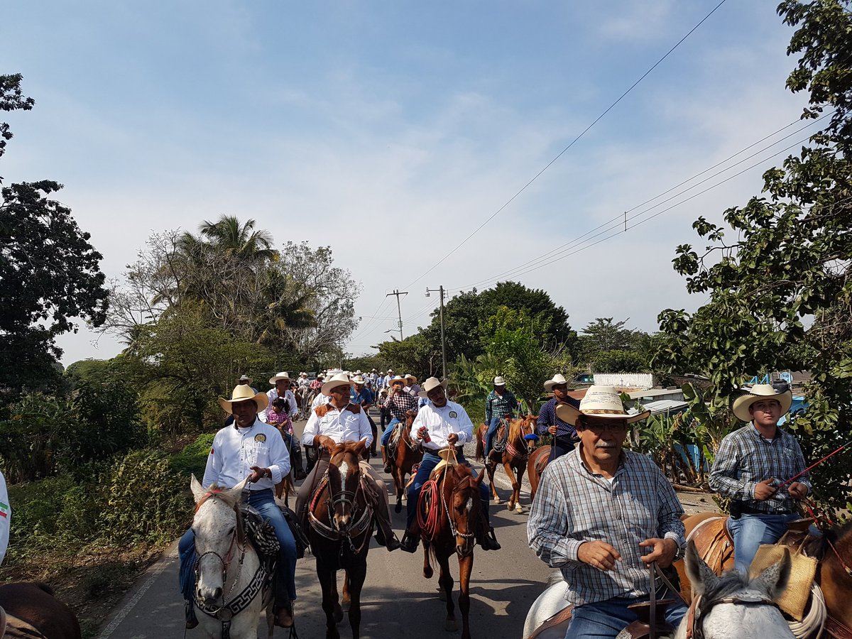 Hoy cabalgamos con motivo del 96 Aniversario de la fundación del 1er ejido de America "El Salmoral", La Antigua, Ver., preparandonos rumbo a la Magna Cabalgata de "El Encuentro de Dos Culturas" <a href="/Veracruz500AC/">Fundación 500 años</a> <a href="/VeracruzTurismo/">Veracruz Turismo</a> <a href="/CuitlahuacGJ/">Cuitláhuac García</a>  <a href="/FYunesMarquez/">Fernando Yunes</a> <a href="/FedCabalgantes/">Fed. Cabalgantes</a>