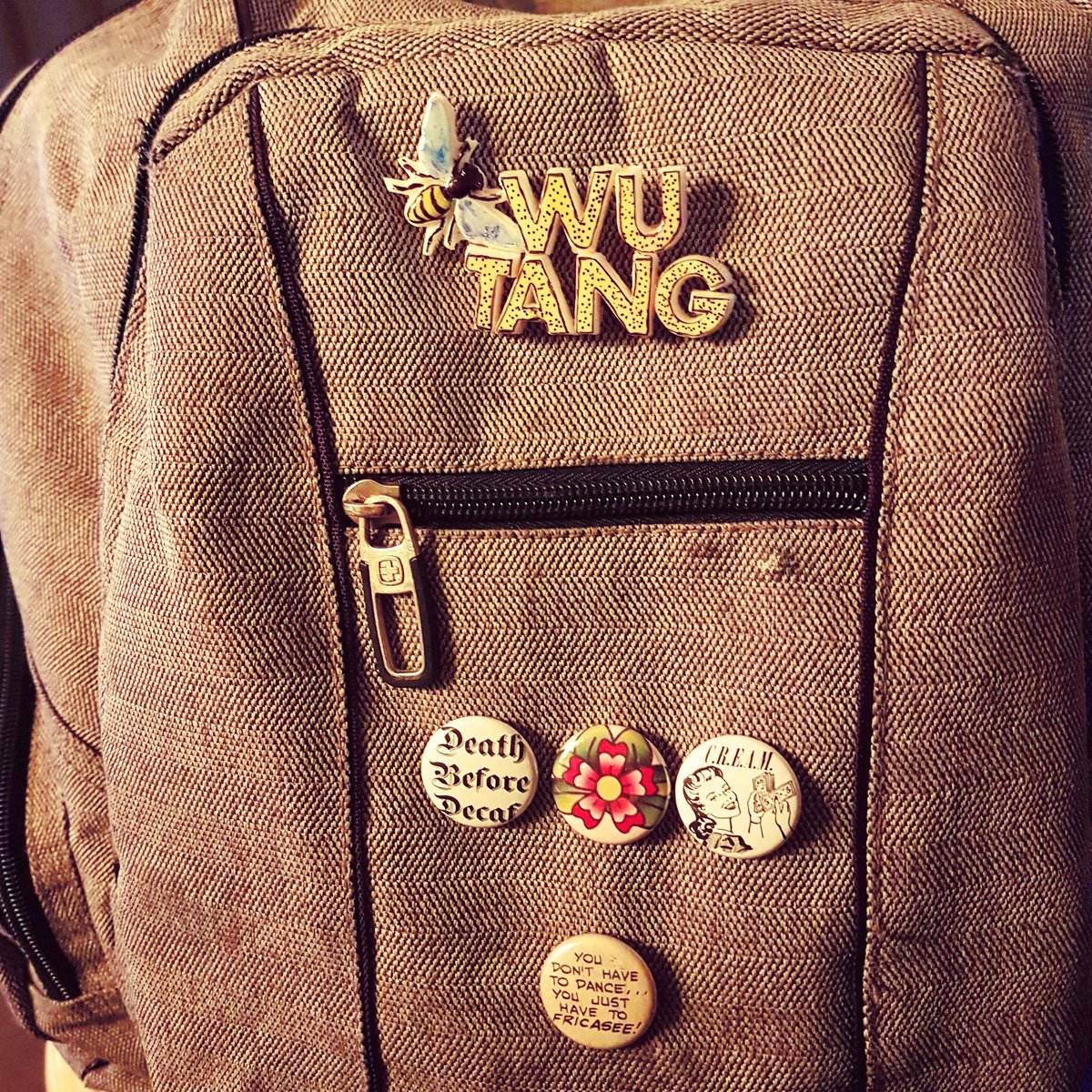 GalvanizeButton's tweet image. We are updating our Etsy!! Spruce up your old stuff and spend some of that cash you got this holiday season!
.
.
.
#pins #pinbacks #buttons #badges #startup #newbusiness #newbiz #entrepreneur #diy #ladyboss #pingame #pingamestrong #acrylics #accesories #enamelpin #enamelpins #yka